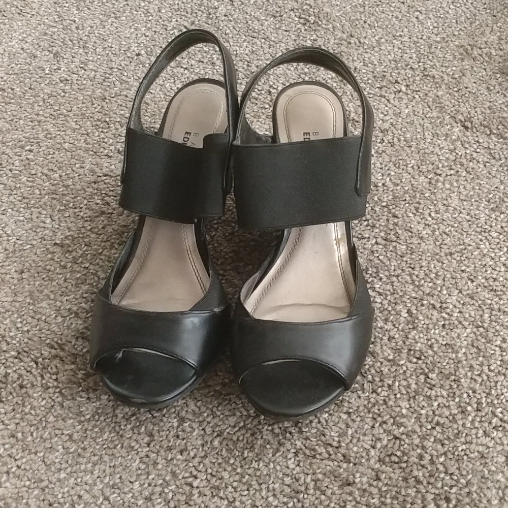 Black strappy sandals with heal